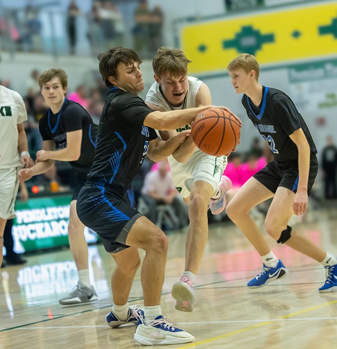 La Grande slips past Pendleton in GOL play