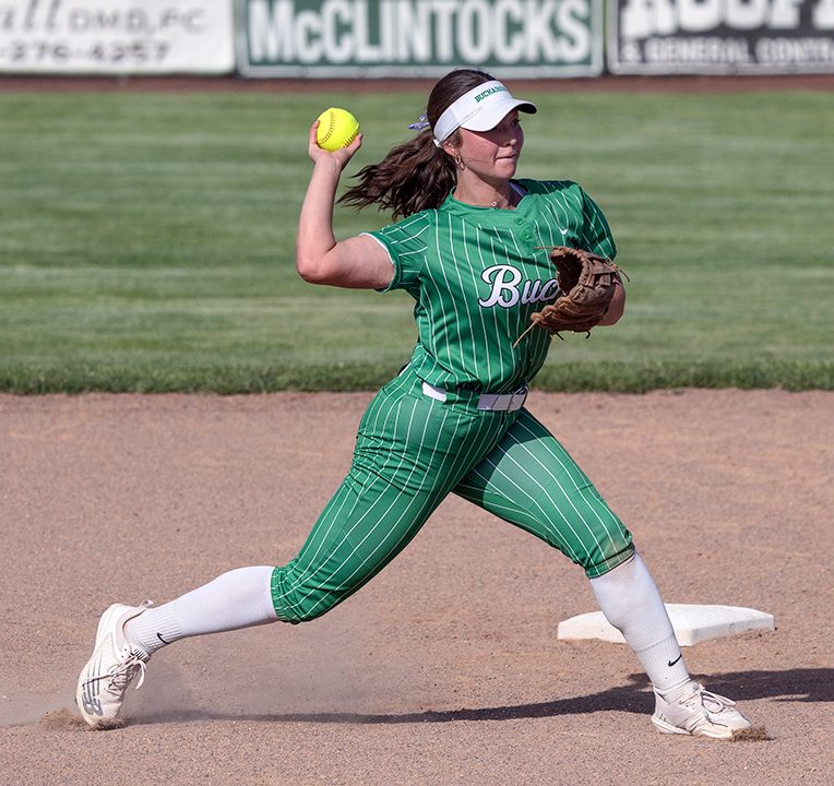 Pendleton falters at home against No. 4 St. Helens